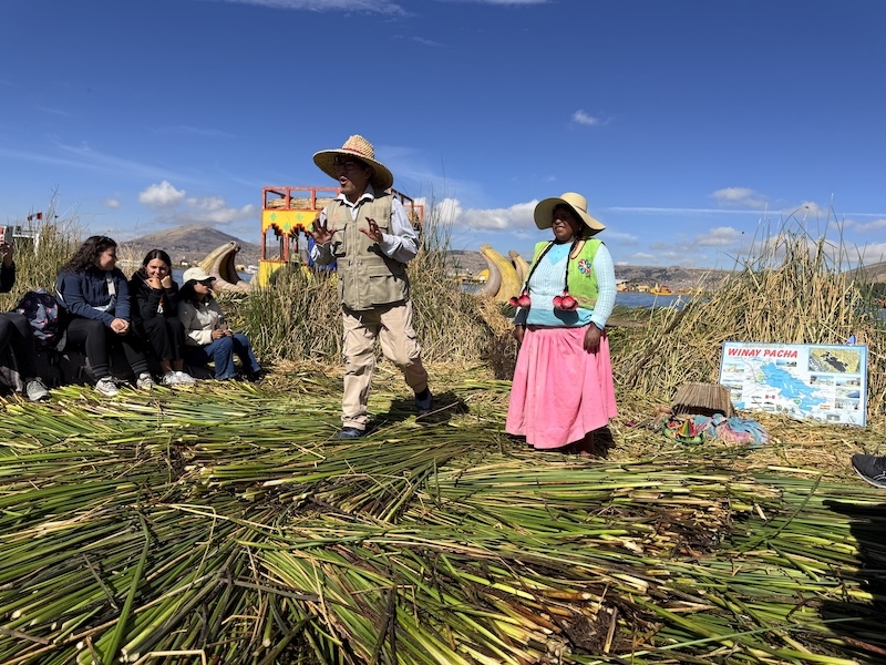 How do I choose a reliable local guide for Lake Titicaca